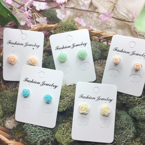 Mint green rosebud earrings - Picture 3 of 5